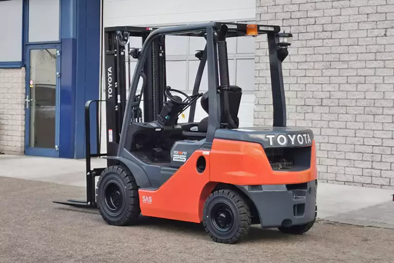 Toyota Tonero 52-8FDF25 4x2 Forklift for sale | vanvliet.com