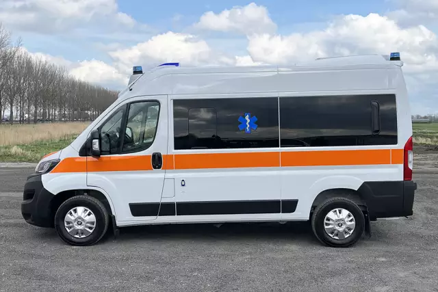 Fiat Ducato L2H2 4x2 Ambulance fourgon