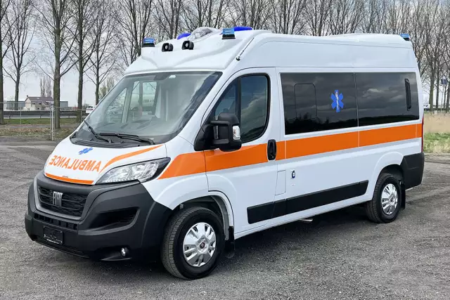 Fiat Ducato L2H2 4x2 Ambulance fourgon