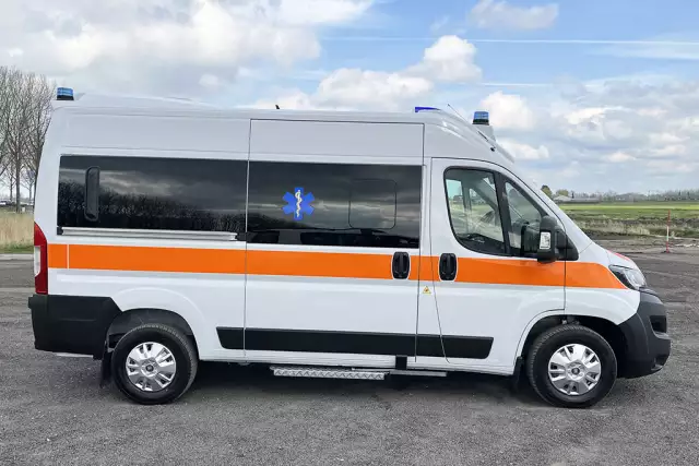 Fiat Ducato L2H2 4x2 Ambulance fourgon