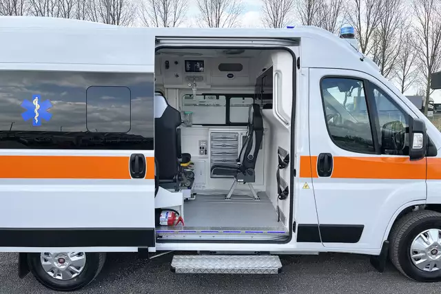 Fiat Ducato L2H2 4x2 Ambulance fourgon