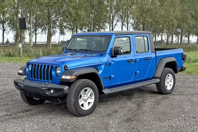 Jeep Gladiator Sport 4x4 SUV (Véhicule Utilitaire Sport)