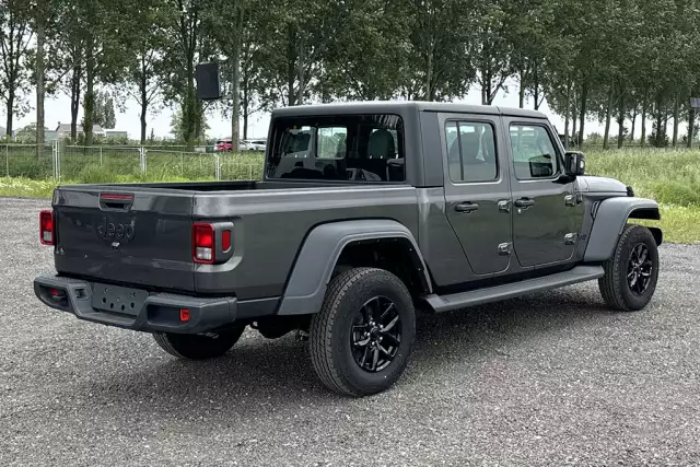 Jeep Gladiator Sport 4x4 Sports Utility Vehicle (SUV)