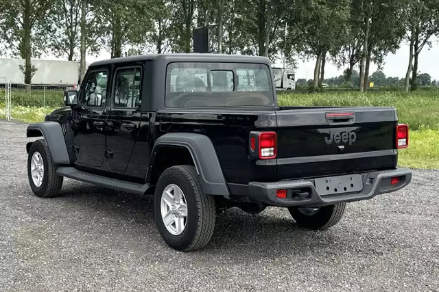 Jeep Gladiator Sport 4x4 Sports Utility Vehicle (SUV)