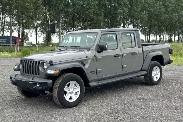 Jeep Gladiator Sport 4x4 Sports Utility Vehicle (SUV)