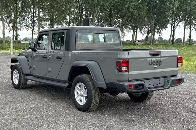 Jeep Gladiator Sport 4x4 Sports Utility Vehicle (SUV)