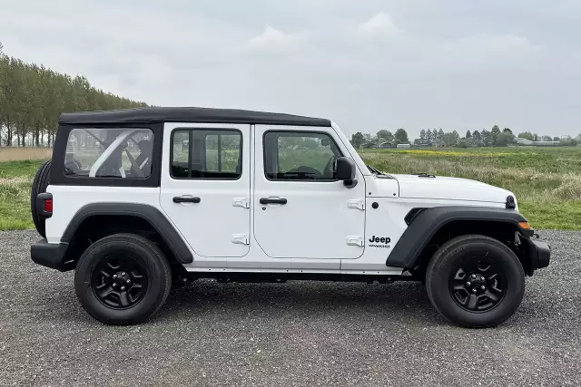 Jeep Wrangler Unlimited 4x4 Multi-Purpose Vehicle (MPV)