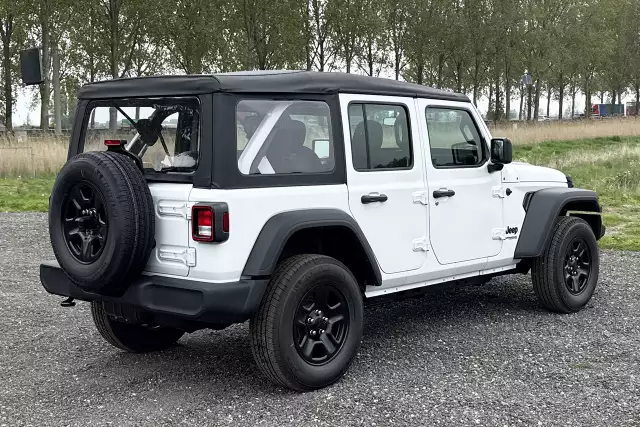 Jeep Wrangler Unlimited 4x4 Multi-Purpose Vehicle (MPV)
