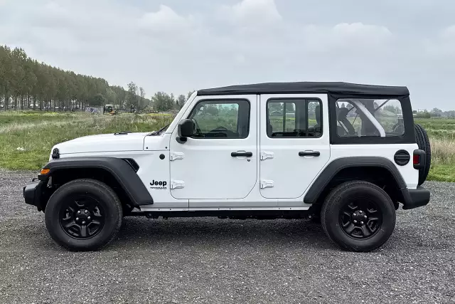 Jeep Wrangler Unlimited 4x4 Multi-Purpose Vehicle (MPV)