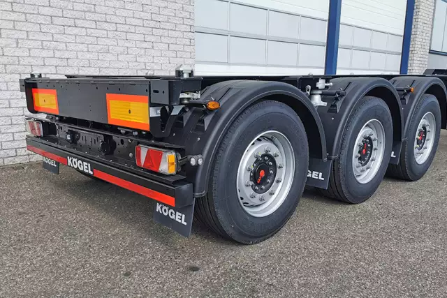 Kogel S24-2 Port 40 Simplex 3-Axle Container Trailer