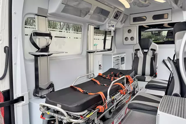 MAN TGE 3.180 QTX-M 4x2 Ambulance Van