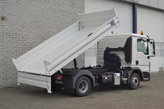 MAN TGL 8.160 BB 4x2 Tipper Truck