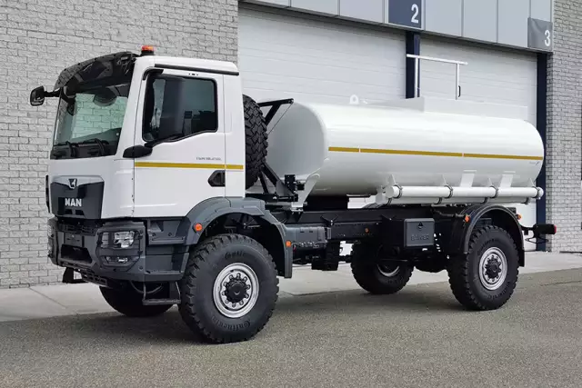 MAN TGM 18.250 BB 4x4 Fuel Tank Truck