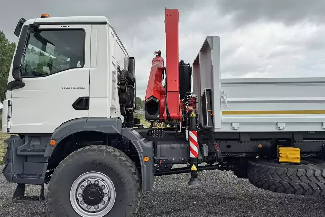 MAN TGM 18.250 BB CH 4x4 Crane Truck