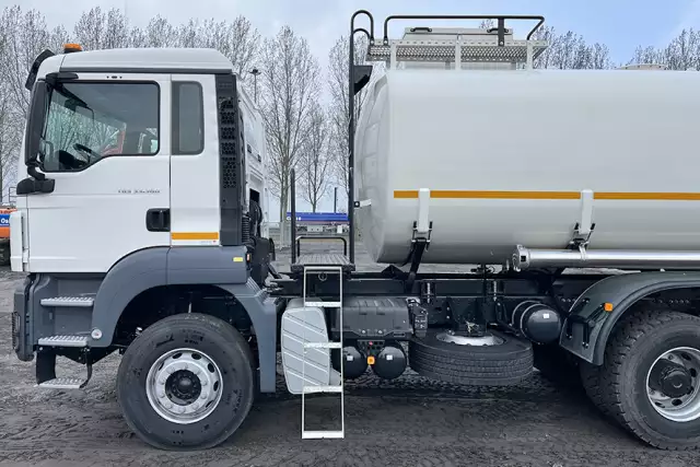 MAN TGS 33.360 BB-WW 6x4 Fuel Tank Truck