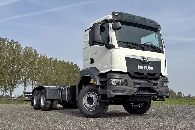 MAN TGS 33.400 BB CH 6x4 Chassis Cabin