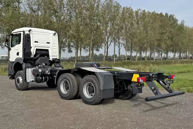 MAN TGS 33.400 BB CH 6x6 Chassis Cabin