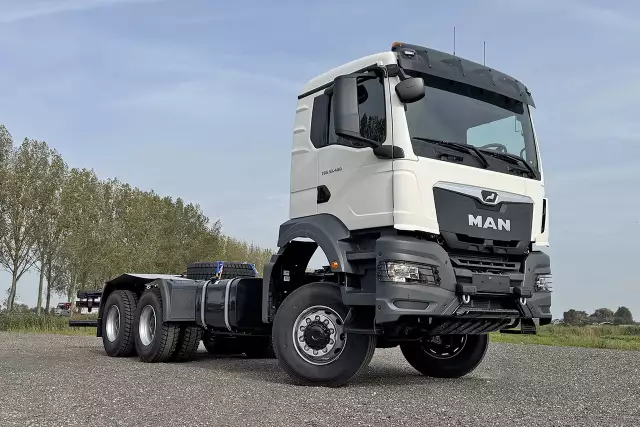 MAN TGS 33.400 BB CH 6x6 Chassis Cabin