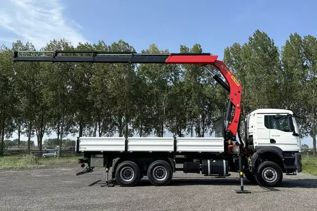 MAN TGS 33.400 BB CH 6x6 Crane Truck