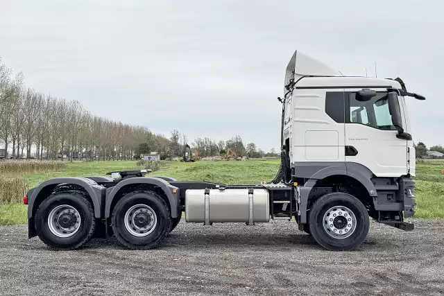 MAN TGS 33.440 BB SA 6x4 Tractor Head