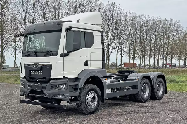 MAN TGS 33.440 BB SA 6x4 Tractor Head