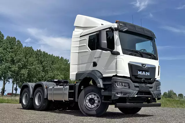 MAN TGS 33.440 BB SA Premium 6x4 Tractor Head