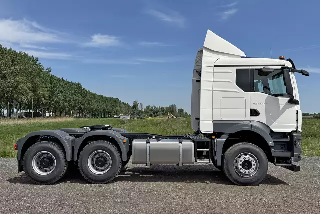MAN TGS 33.440 BB SA Premium 6x4 Tractor Head