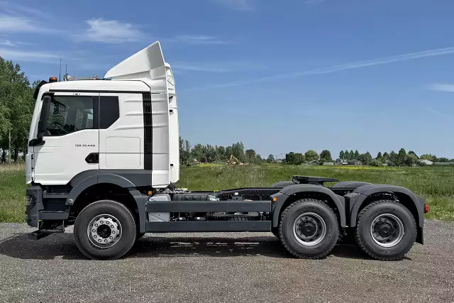 MAN TGS 33.440 BB SA Premium 6x4 Tractor Head