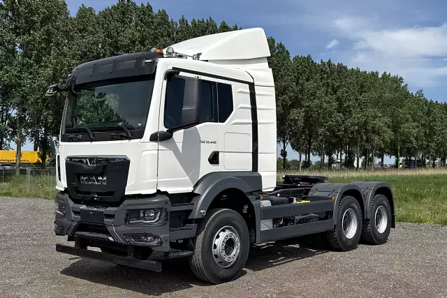 MAN TGS 33.440 BB SA Premium 6x4 Tractor Head