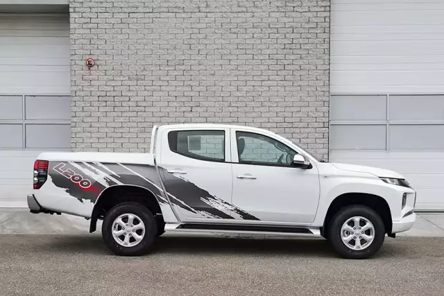 Mitsubishi L200 GLX 4x4 Double Cab Pick-up