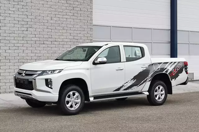 Mitsubishi L200 GLX 4x4 Double Cab Pick-up