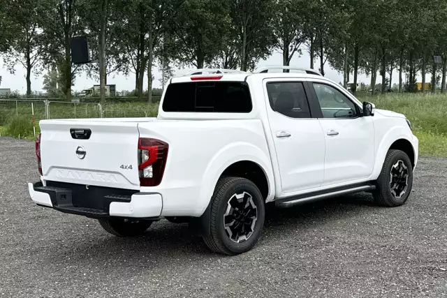 Nissan Navara LE Plus 4x4 Pick-up cabine double