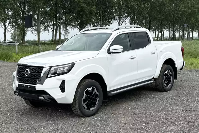 Nissan Navara LE Plus 4x4 Pick-up cabine double