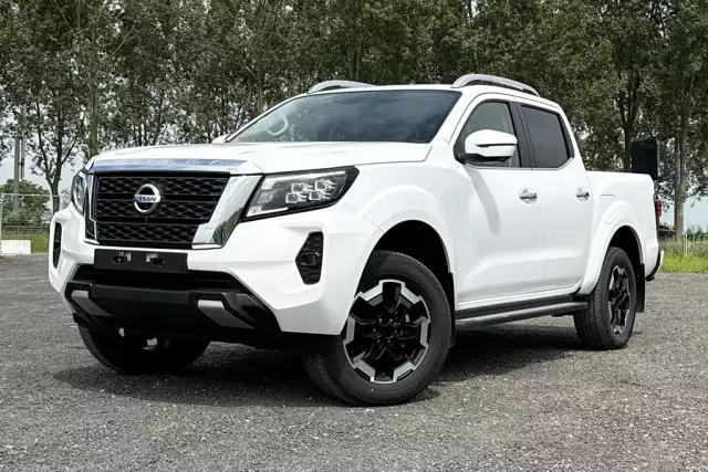 Nissan Navara LE Plus 4x4 Pick-up cabine double