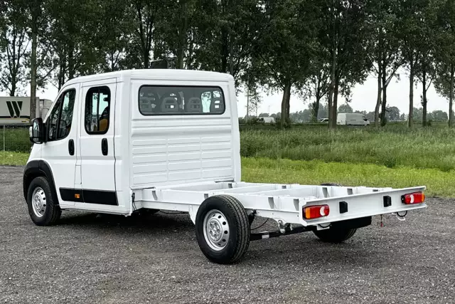 Peugeot Boxer L3H2 Crew 4x2 Chassis Cabin Van