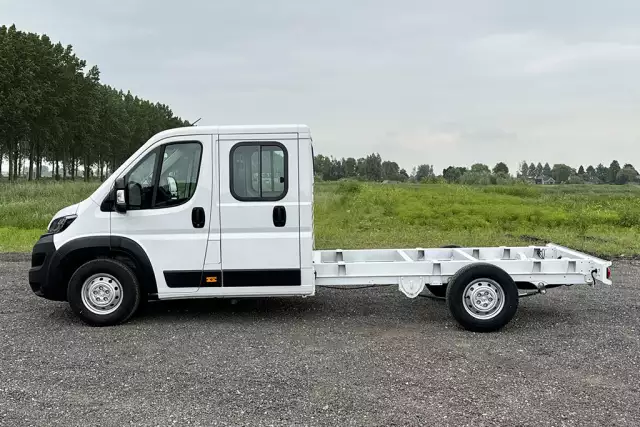 Peugeot Boxer L3H2 Crew 4x2 Chassis Cabin Van