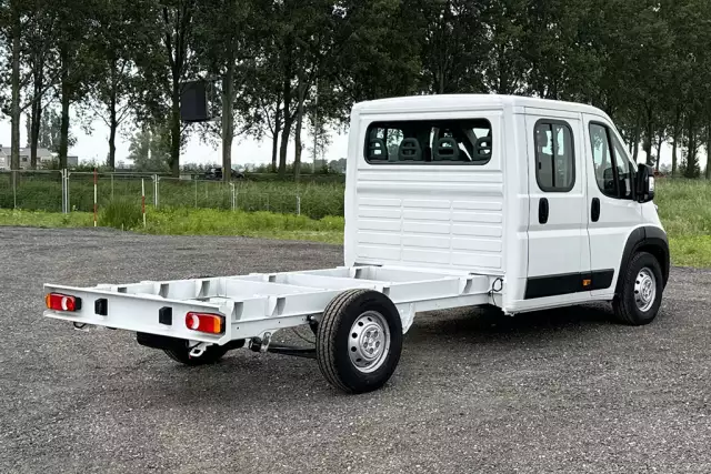 Peugeot Boxer L3H2 Crew 4x2 Chassis Cabin Van
