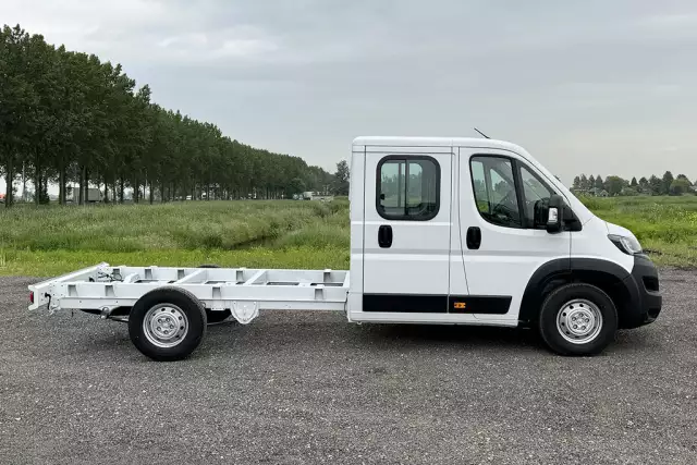 Peugeot Boxer L3H2 Crew 4x2 Chassis Cabin Van
