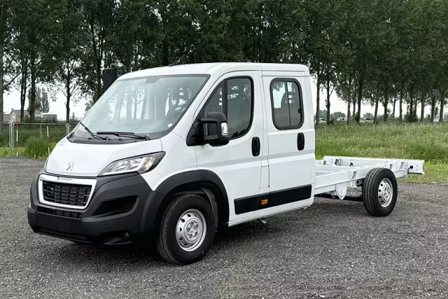 Peugeot Boxer L3H2 Crew 4x2 Chassis Cabin Van