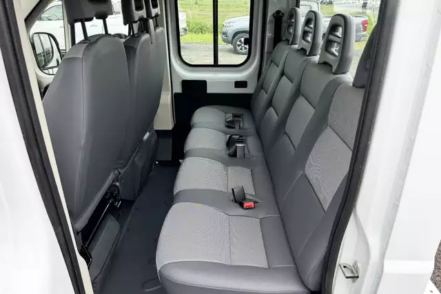 Peugeot Boxer L3H2 Crew 4x2 Chassis Cabin Van