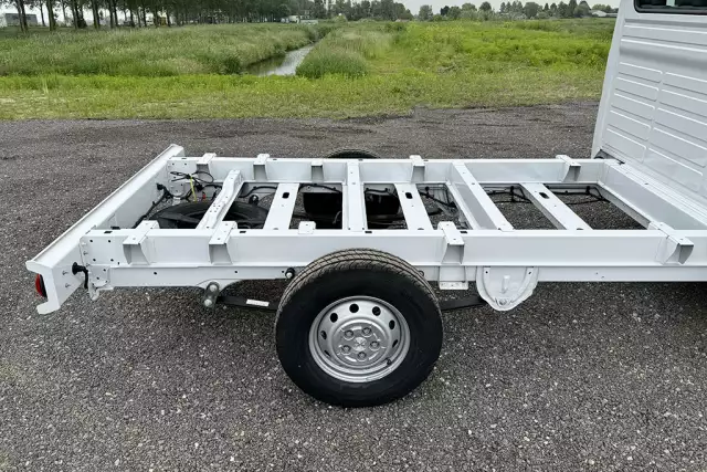 Peugeot Boxer L3H2 Crew 4x2 Chassis Cabin Van