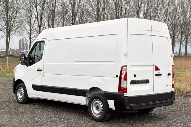 Renault Master L2H2 4x2 Closed Van