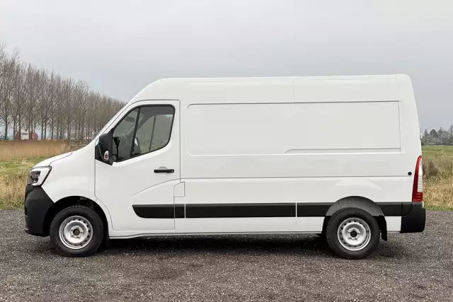 Renault Master L2H2 4x2 Closed Van