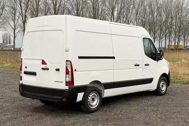 Renault Master L2H2 4x2 Closed Van