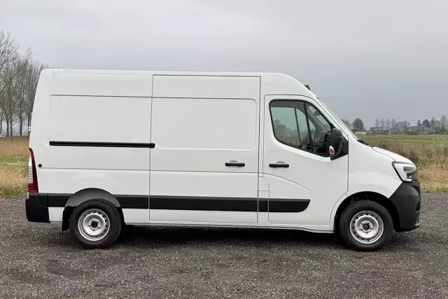 Renault Master L2H2 4x2 Closed Van