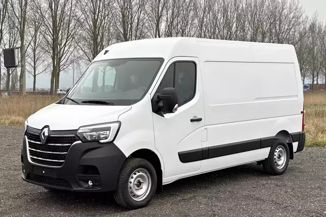 Renault Master L2H2 4x2 Closed Van