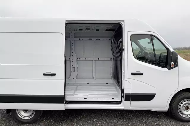 Renault Master L2H2 4x2 Closed Van