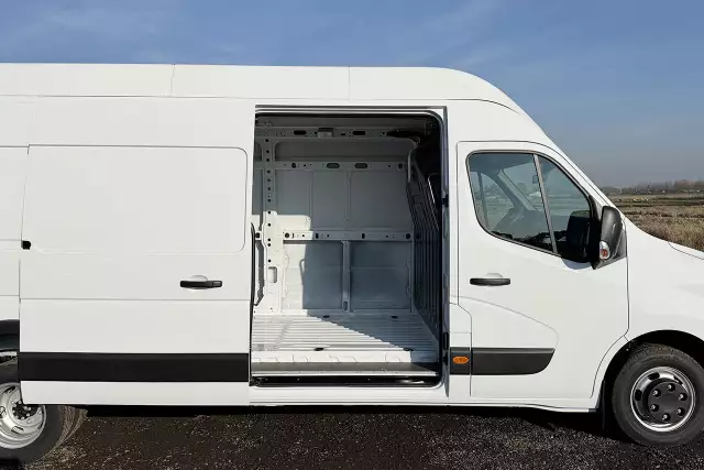 Renault Master L4H3 4x2 Closed Van