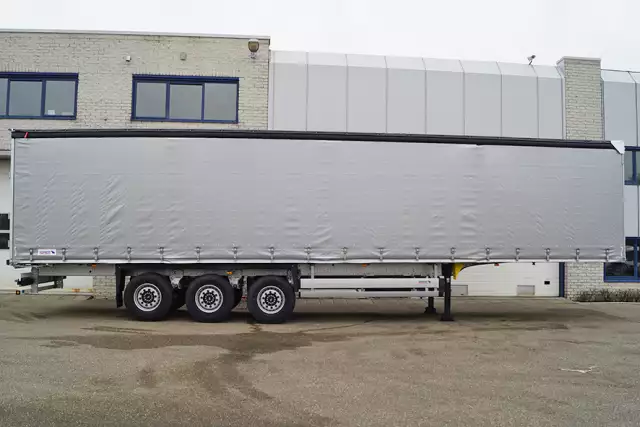 Schmitz Cargobull SCS 24/L 3-Axle Tilt/Curtainside Box Trailer