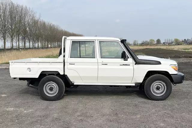 Toyota Land Cruiser HZJ79 DC